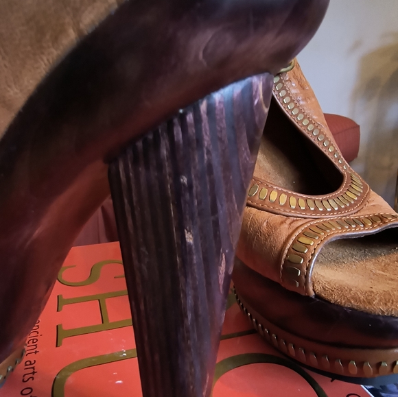 Colleen Cordero Platform Heels Studded Brown Leather and Wood High Heels - Picture 6 of 16